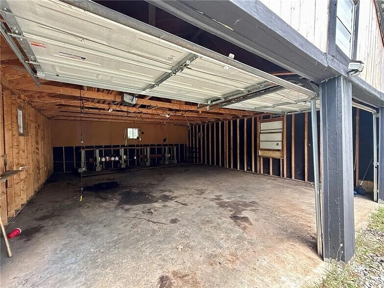 Building Photo - 18012 S Highway BB