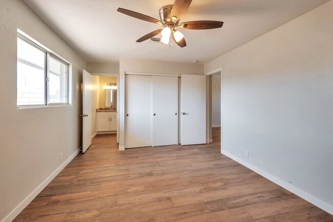 Building Photo - Amazing house on huge lot near ASU