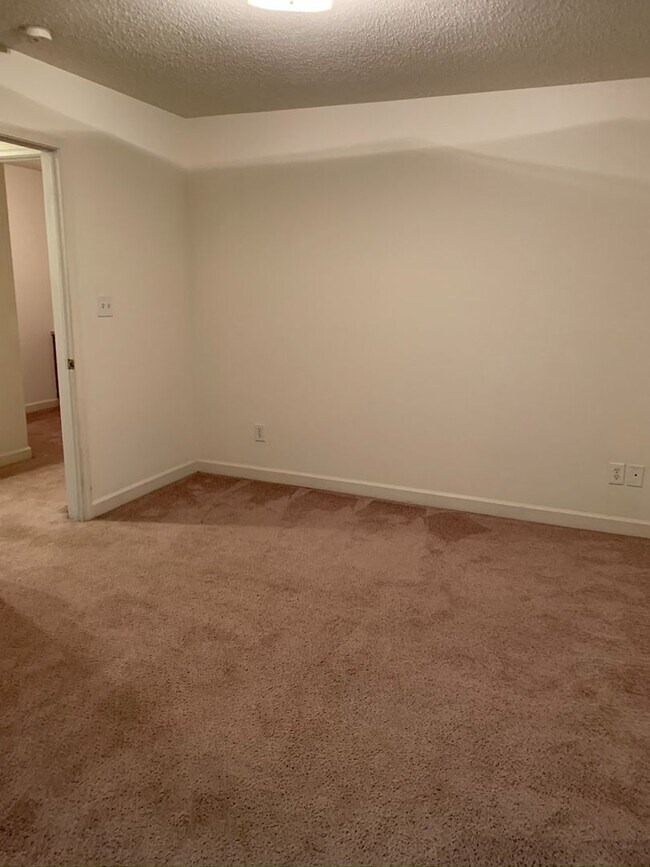 Building Photo - 199 Clusters Cir