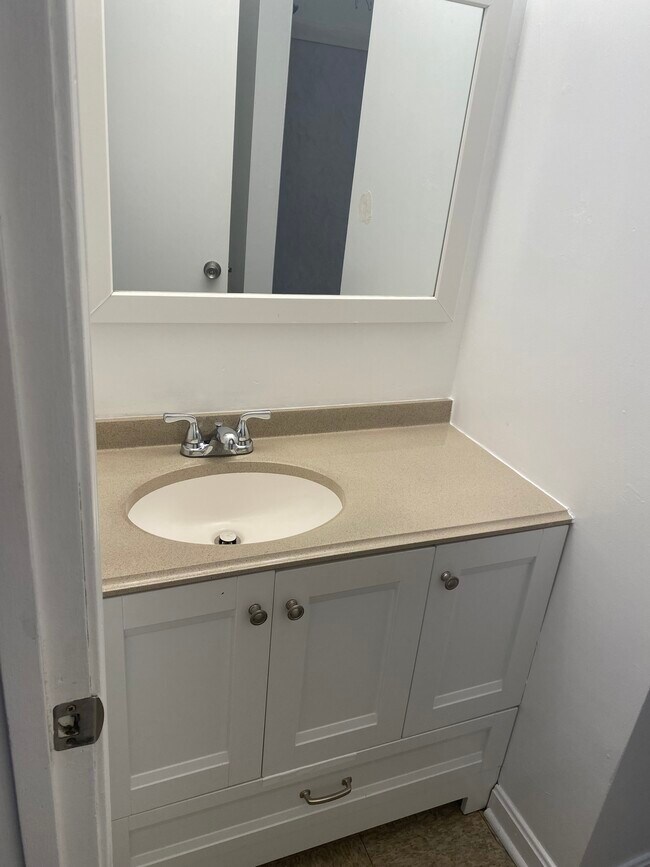 Building Photo - 28 Adams St