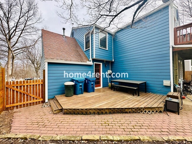 Building Photo - Charming, Prairie Village Home in a Quiet Neighborhood with Wood Floors and a Fenced Yard!