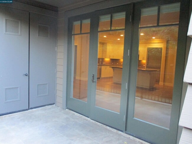 Building Photo - 1003 Woodbury Rd