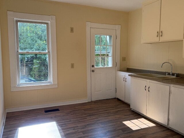Building Photo - Newly Updated!! 3 Bed, 1 Bath Apartment in...