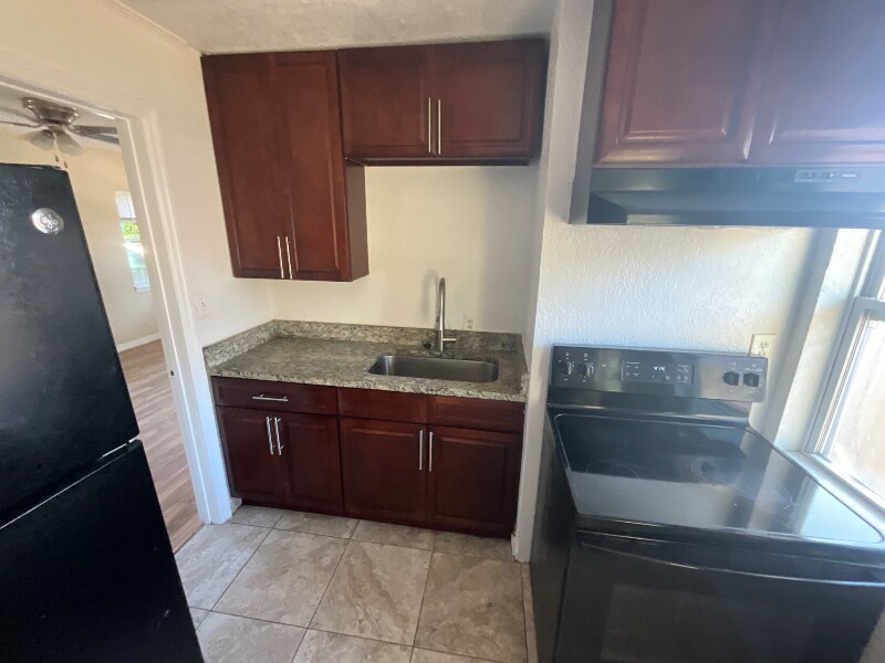 Building Photo - 32 8th Ave SE