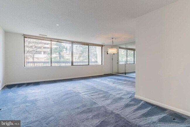 Building Photo - 3709 S George Mason Dr