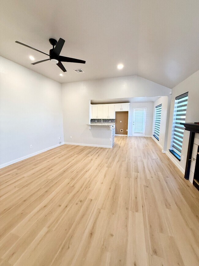 Building Photo - 6003 Fox Run Way