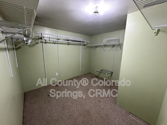 Building Photo - 2510 Ivanhoe Dr