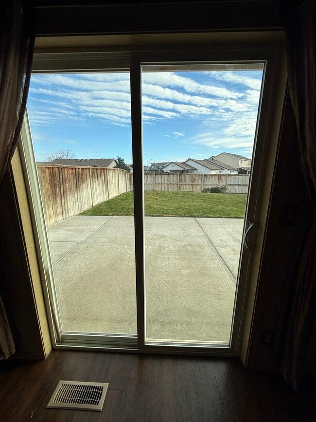 Building Photo - Taft Drive