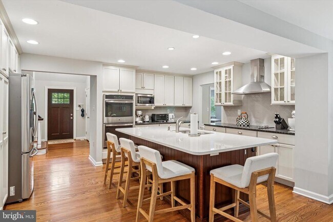 Building Photo - 903 Sulgrave Ln