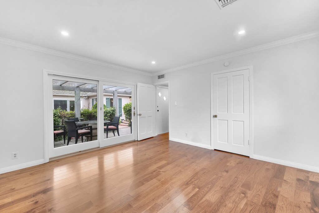 Building Photo - 4722 Forman Ave