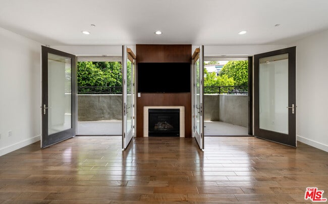 Building Photo - 1304 S Roxbury Dr