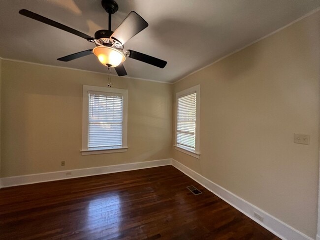 Building Photo - Charming Capital Heights Home