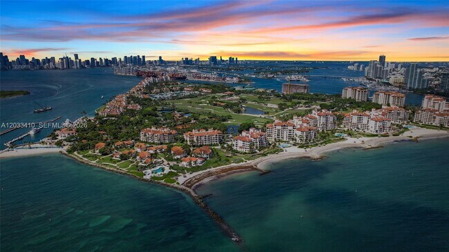 Building Photo - 19122 Fisher Island Dr