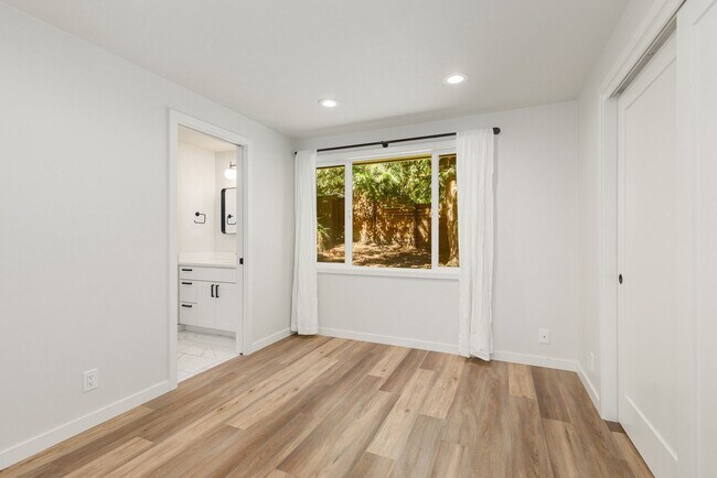 Building Photo - Elegant 3 Bed, 2.5 Bath Home in Northeast ...