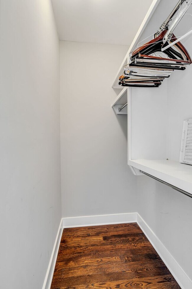 Building Photo - 4 BR, two-story rental with finished basement in WEHO!