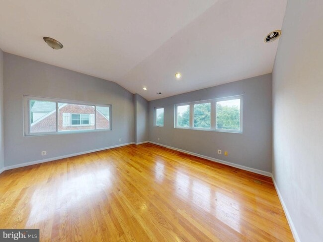Building Photo - 3137 S Glebe Rd