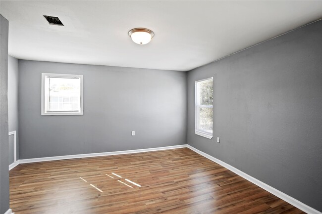 Building Photo - 1135 3rd Ave N