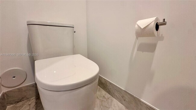 Building Photo - 9201 E Bay Harbor Dr