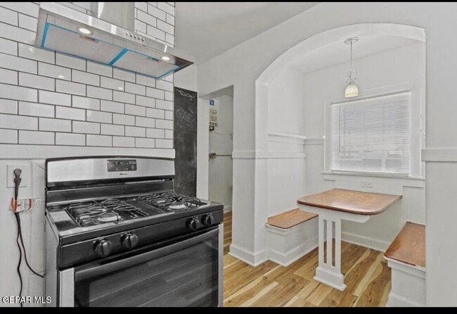 Building Photo - 4116 Chester Ave