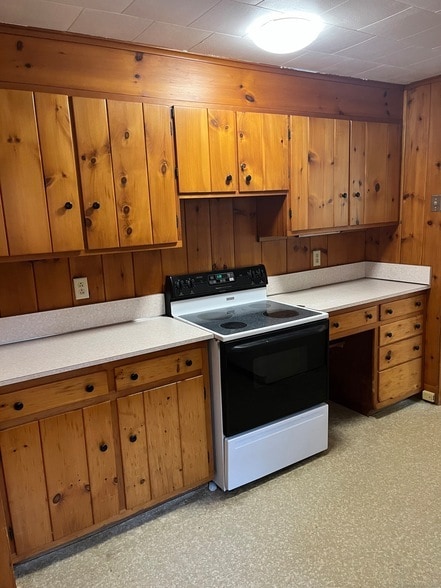 Building Photo - 103 Pequotsepos Rd