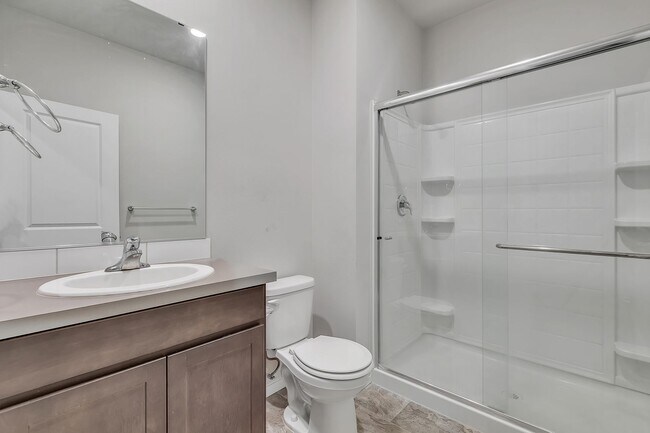 Building Photo - Spacious Puyallup Home with Room for the E...