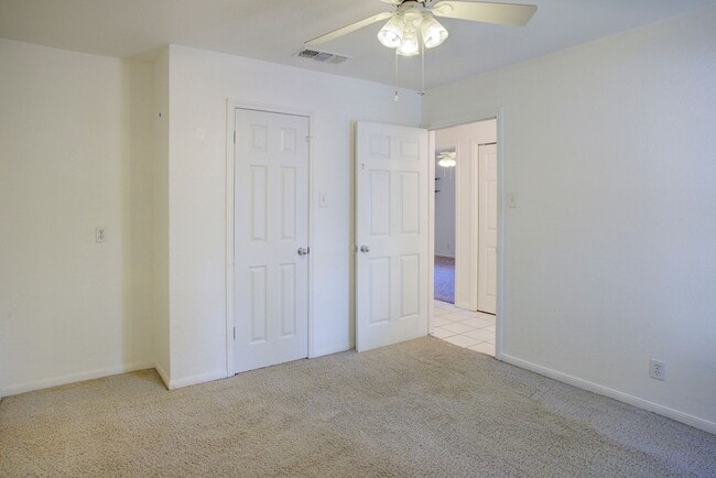 Building Photo - Now Available! Gated 2BR/2BA Condo in N Arlington!