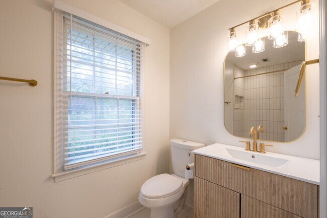Building Photo - 2688 Benton Dr