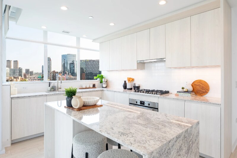 Primary Photo - 212 W Wayman St