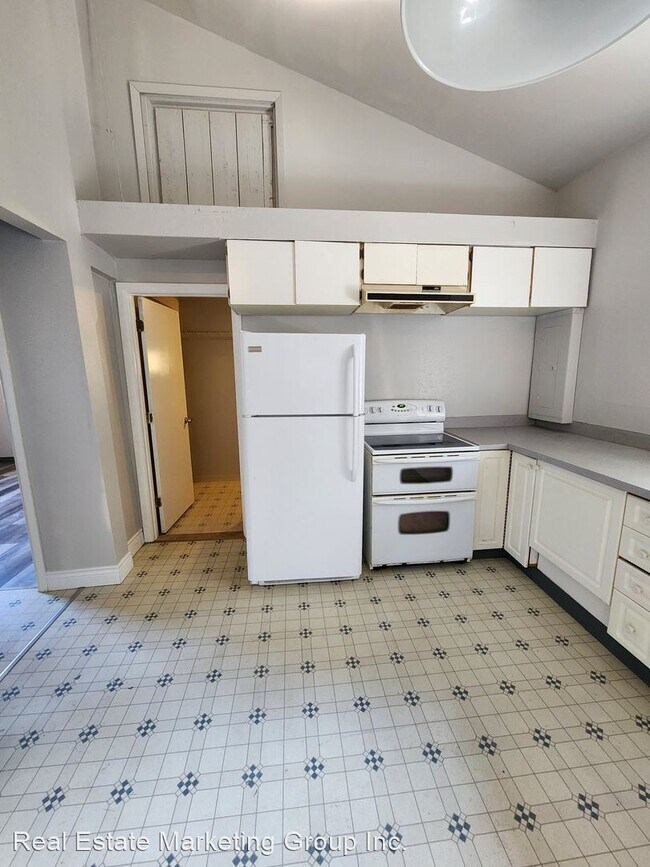 Building Photo - 2 br, 1 bath House - 381 1/2 Hawkins Rd