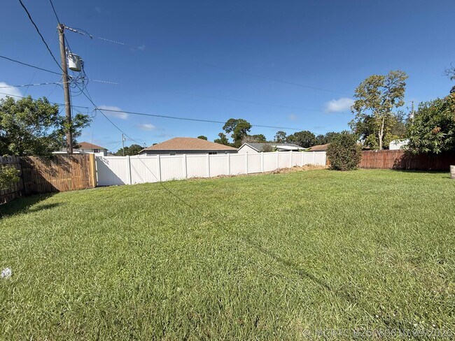 Building Photo - 2225 SE Melaleuca Blvd