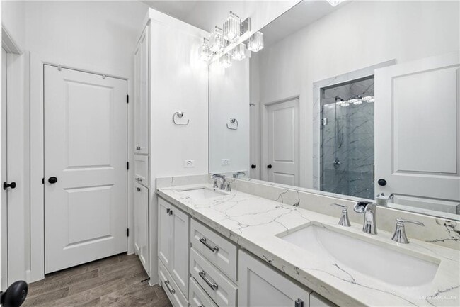 Building Photo - 18 S Marla Ct