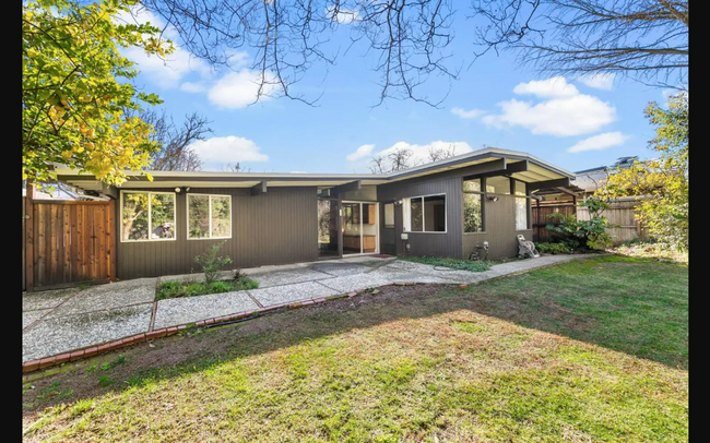 Building Photo - Sprawling 7 bedroom home available for sum...