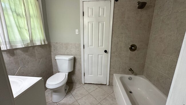 Building Photo - Gorgeous 3 bed Home!!