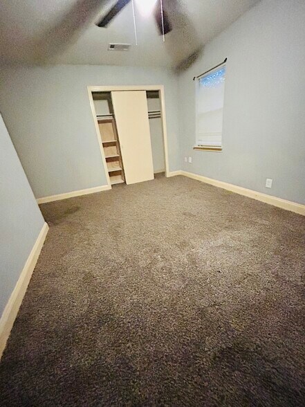 Building Photo - 5767 Belcrest St