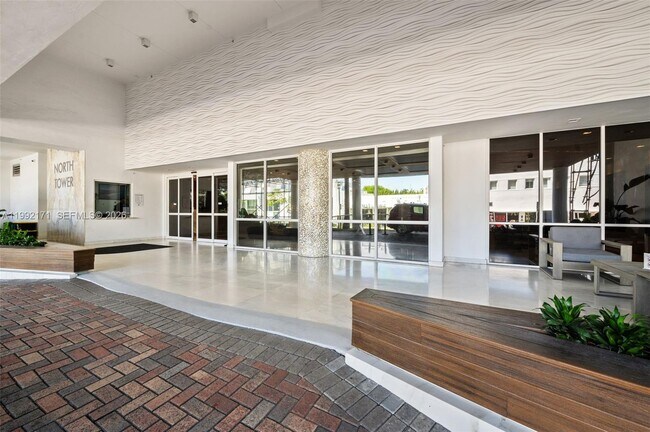 Building Photo - 1900 Sunset Harbour Dr