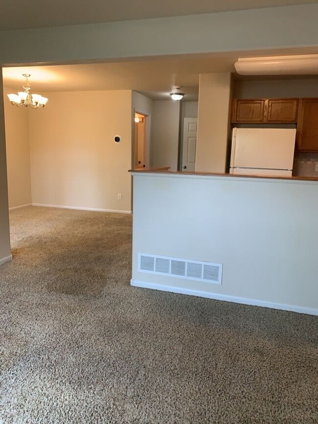 Building Photo - 844 Apex Dr