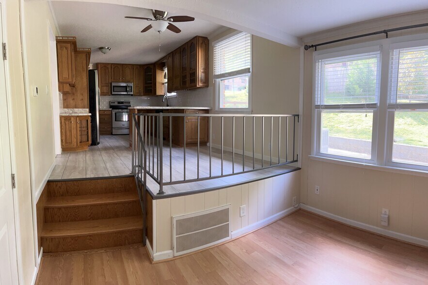 Building Photo - 232 Shawn Dr