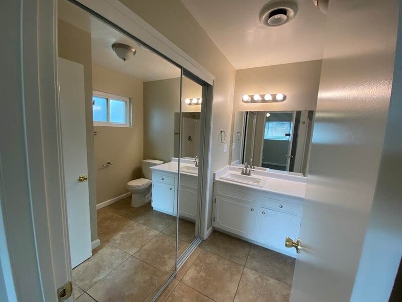 Building Photo - 1337 Reserve Dr