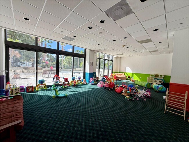 Building Photo - 1450 Brickell Bay Dr