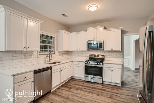 Building Photo - 4 br, 2.5 bath House - 912 Lakeside Ct UNIT