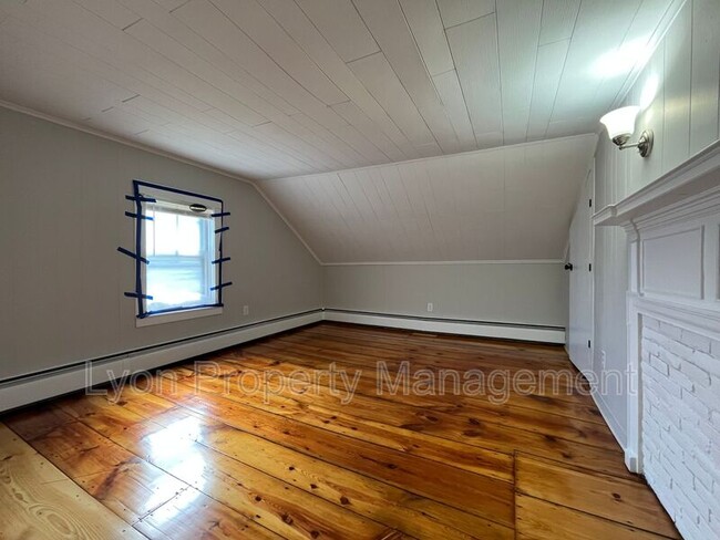 Building Photo - 12 Oil Mill Ln
