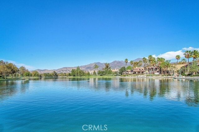 Building Photo - 2 Vía Entrada