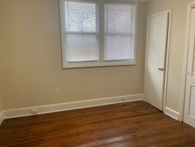 Building Photo - Two Bedroom Duplex for Rent!