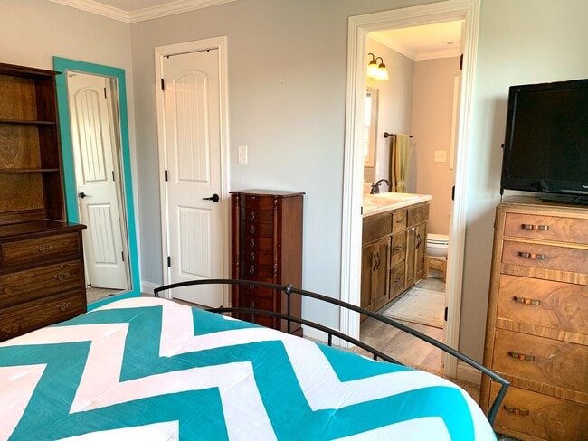 Building Photo - 200 Buckshot Dr