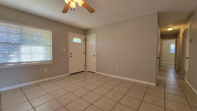 Building Photo - 709 Whippoorwill Ln