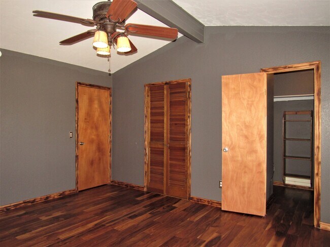 Building Photo - 10432 Fairfax Ln