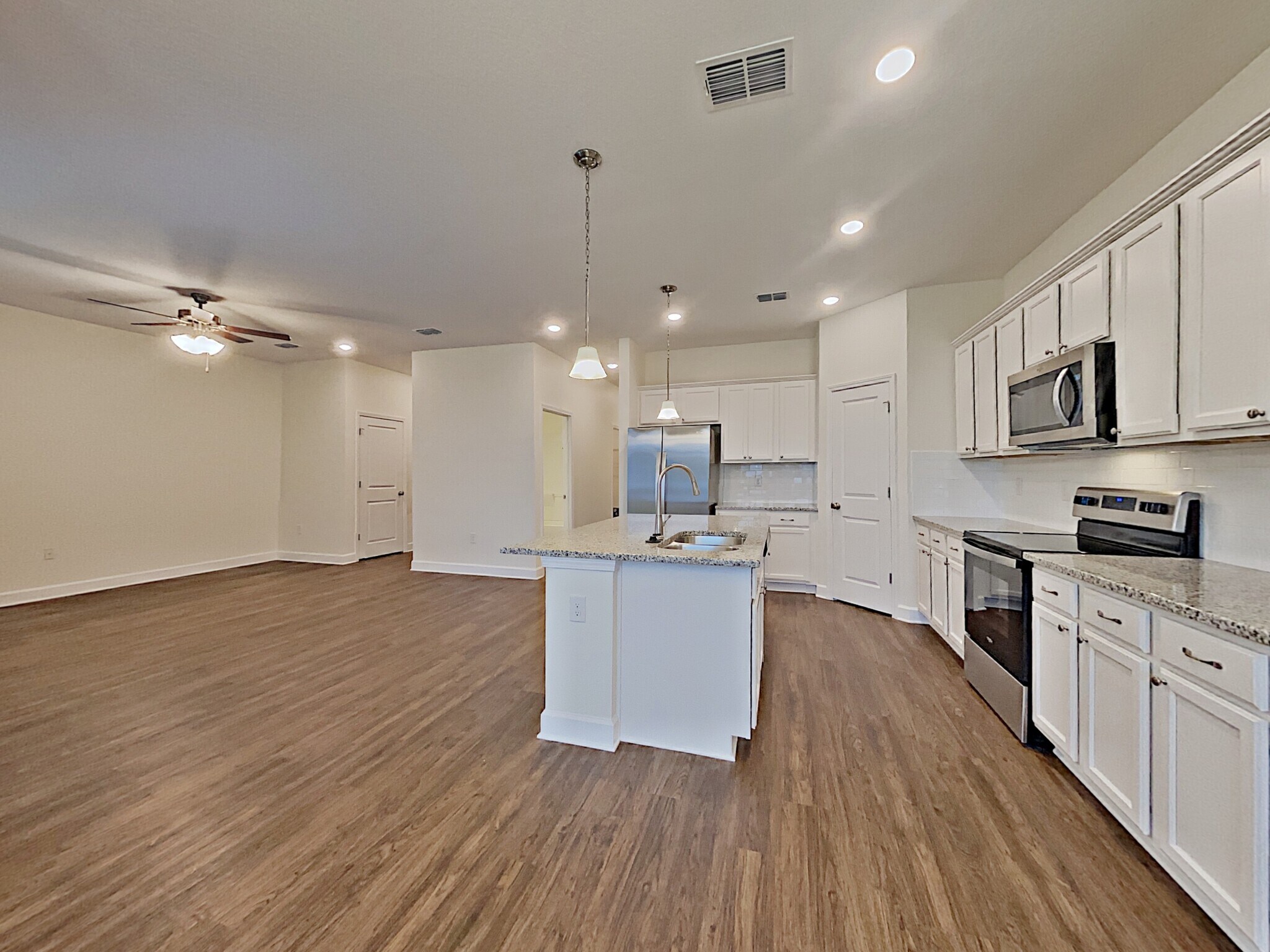 Building Photo - 921 Walden Pond Dr