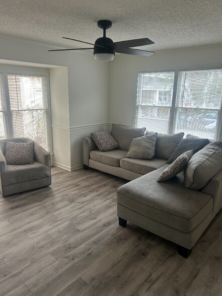 Building Photo - 6702 Jefferson Pl