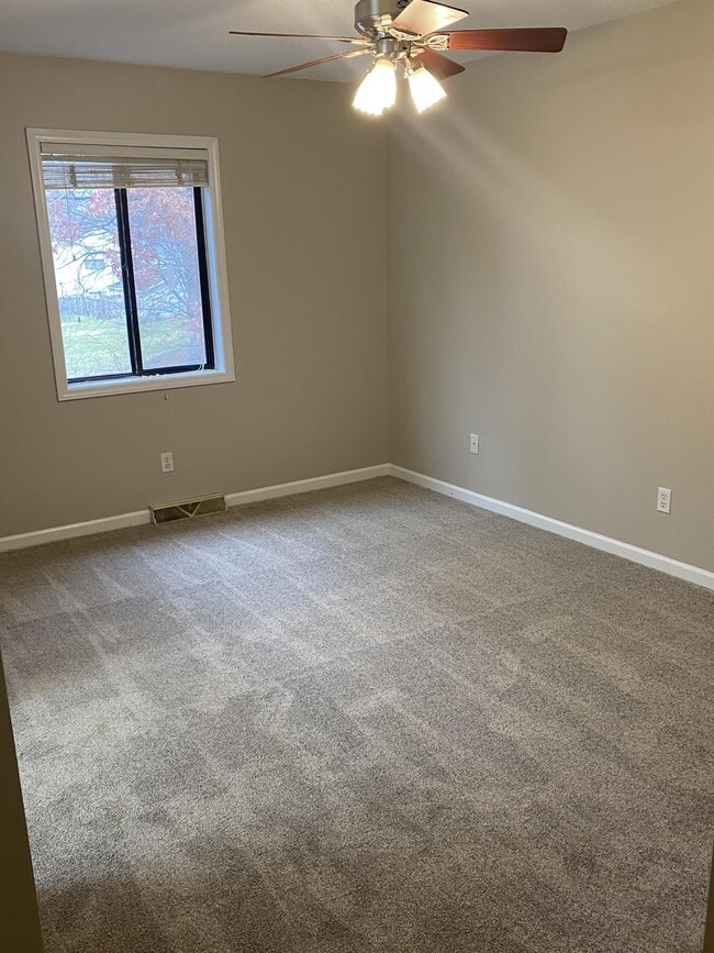 Building Photo - 546 Brookside Ct