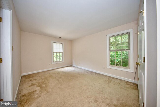 Building Photo - 210 King Johns Ct